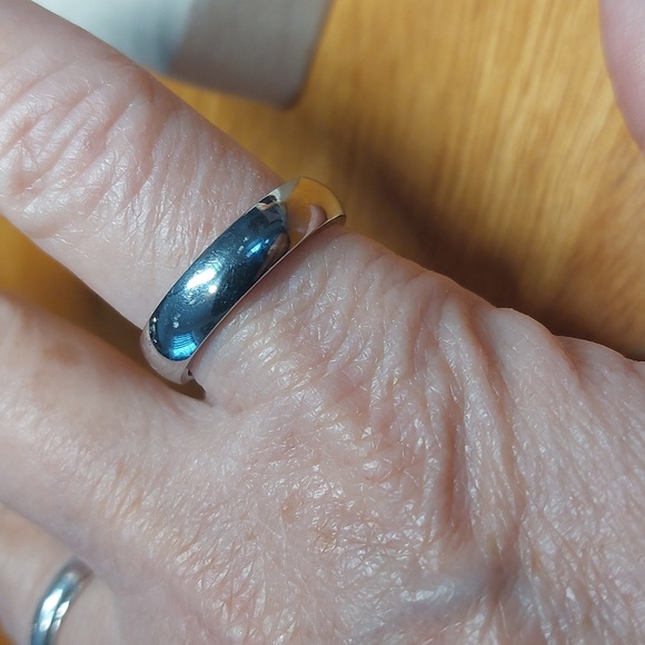 Other - 💙5/$25💙 Stainless Steel Plain Band Size 8 Mens Womens